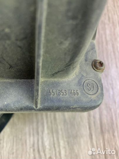 Корпус воздушного фильтра Opel Zafira B Z18XE