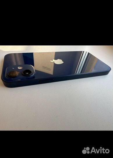 Телефон iPhone 12