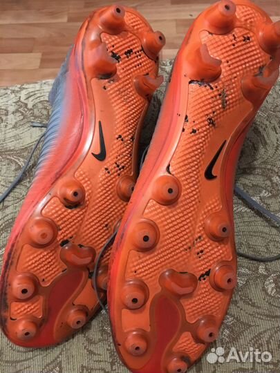 Футбольные бутсы