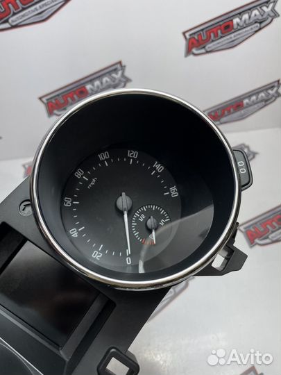 Панель приборов в милях Skoda Yeti 2012