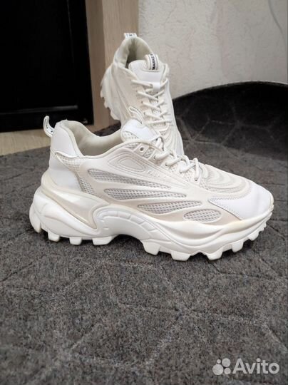 Кроссовки женские