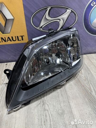 Фара Renault logan Лев