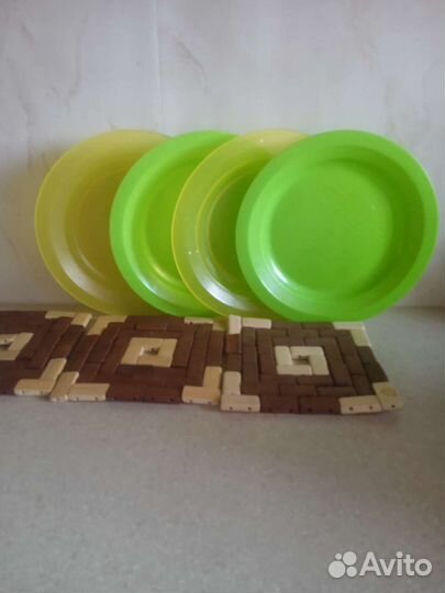 Тарелки пластиковые цветные для дачи