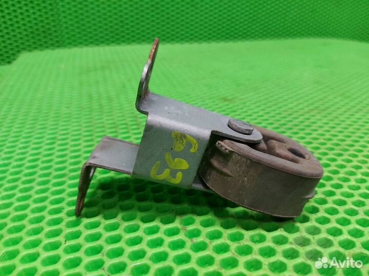 Крепление глушителя переднее правое Audi Q5 8R