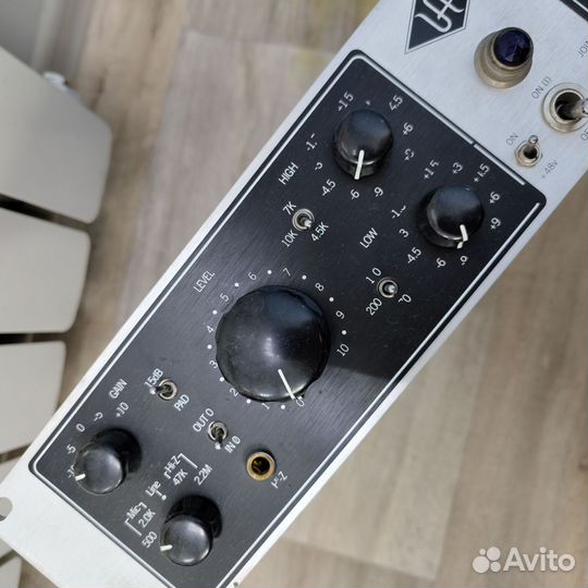 Микрофонный предусилитель Universal Audio 6176