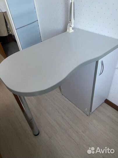 Столик для маникюра бу