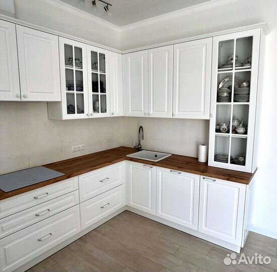 Кухни на заказ с яркими акцентами