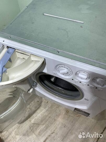 Встроенная стиральная машина Hotpoint-Ariston