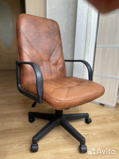 Офисное компьютерное кресло