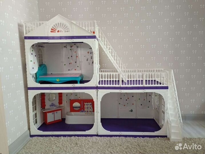 Кукольный домик с мебелью