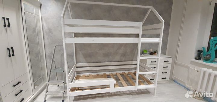 Двухъярусная кровать безопасная