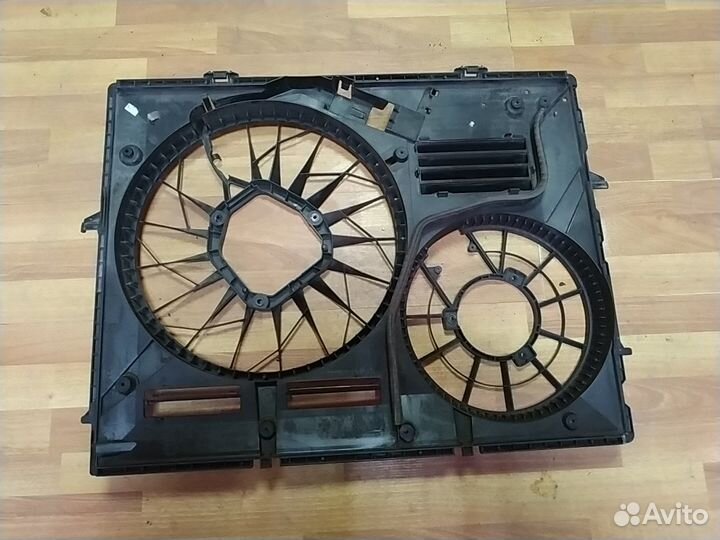 Кожух рамка вентилтора Audi Q7 Ауди ку7 Туарег