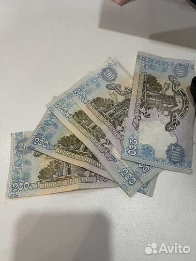 200 гривен