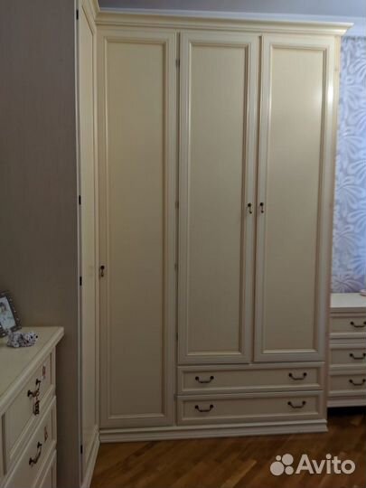 Итальянский спальный гарнитур для подростковой ком