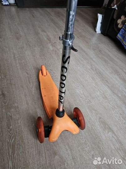 Самокат со светящимися колесами