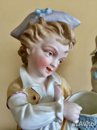 Парные статуэтки.34 см Бисквитный фарфор.Германия