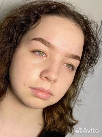 Модель на оформление бровей и ламинирование