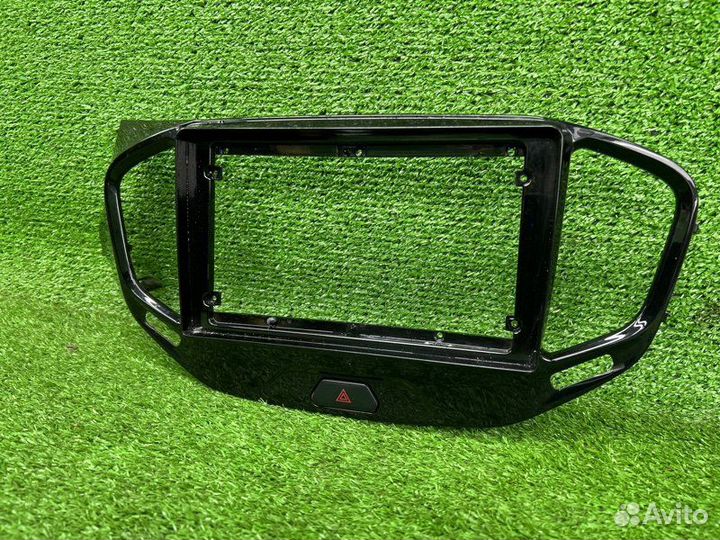 Рамка магнитолы Ваз Vesta Cross универсал 21129