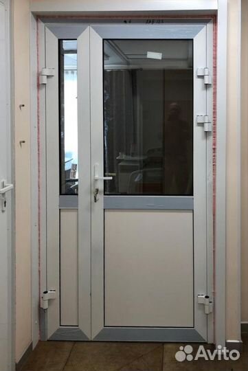 Установка окон и входных дверей