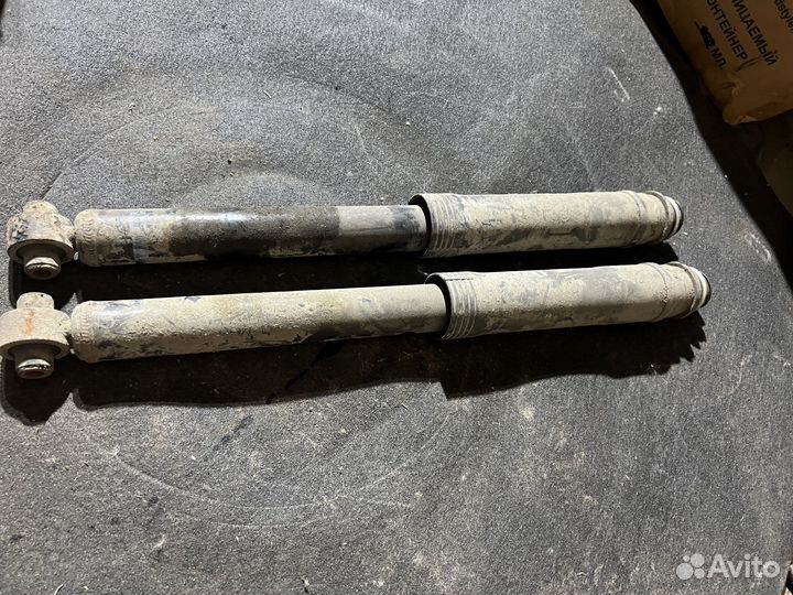 Задний амортизатор Toyota Corolla 150