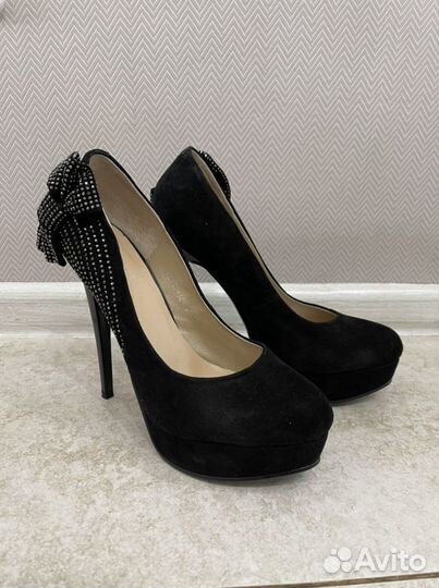 Туфли женские 37 размер черные замшевые новые
