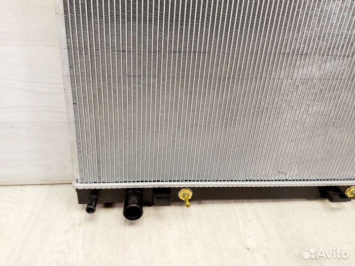 Радиатор охлаждения Nissan Pathfinder R51