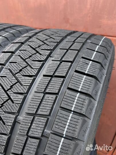 Triangle PL01 255/40 R18