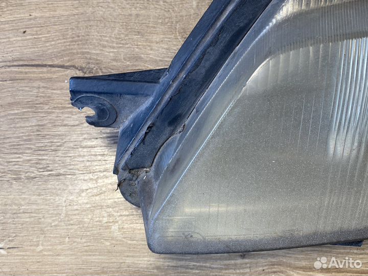 Peugeot 605 передняя левая фара