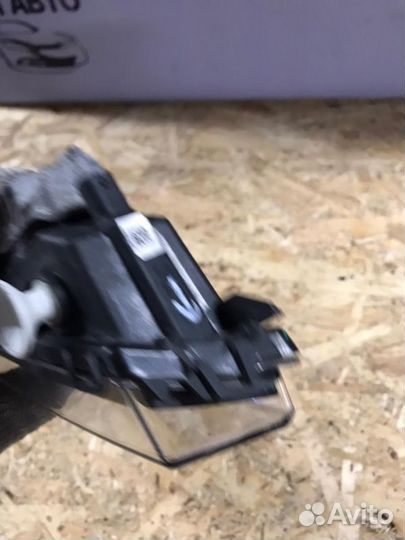 Фара противотуманная левая Land Rover Range Rover