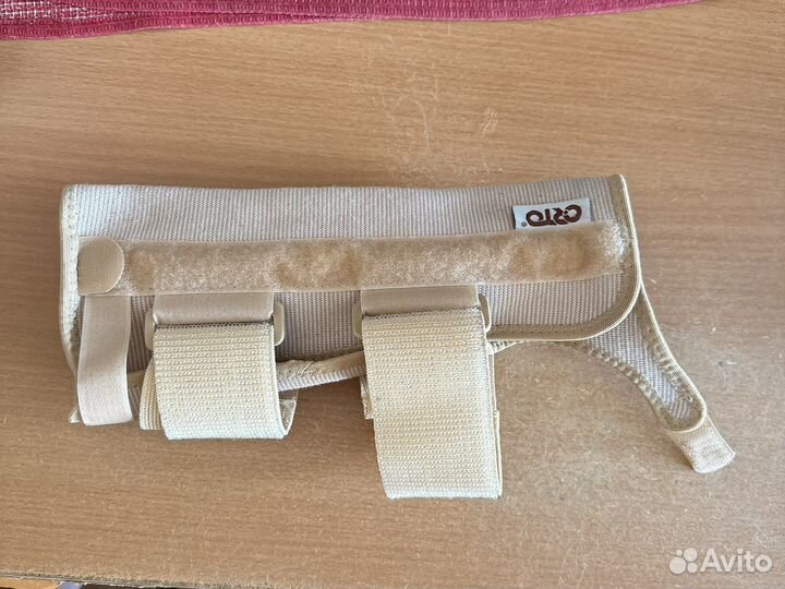 Бандаж на лучезапястный сустав левый