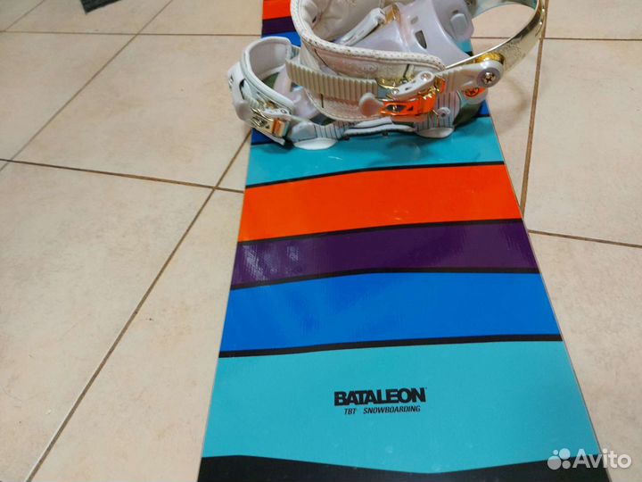 Сноуборд с креплениями и ботинками