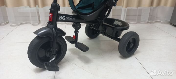 Детский велосипед-коляска трехколесный