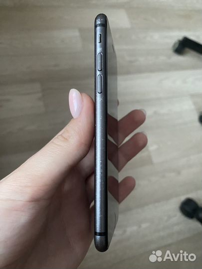iPhone 8, 64 ГБ