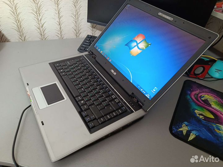 Asus: 15,5, AMD Thurion x2, Nvidia, 3gb, ssd