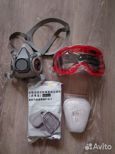 Защитная маска респиратор и очки