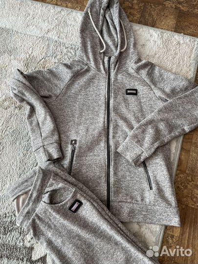 Спортивный костюм женский