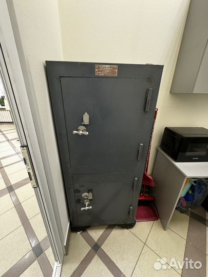 Сейф металлический большой советский