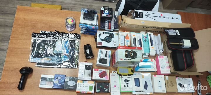 Лот аксессуаров для мобильных телефонов