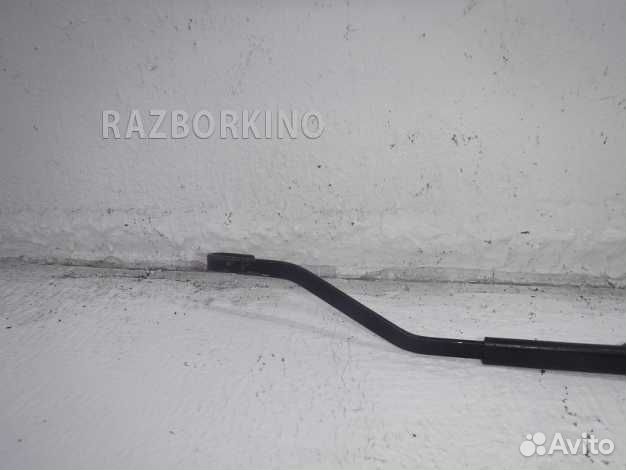 Поводок стеклоочистителя передний
