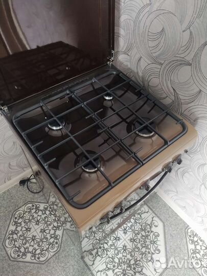 Газовая плита новая с электрической духовкой