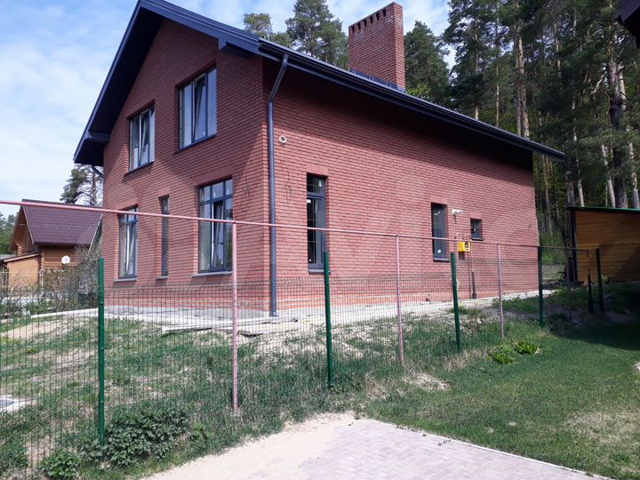 Дом 176,3 м² на участке 4,5 сот.