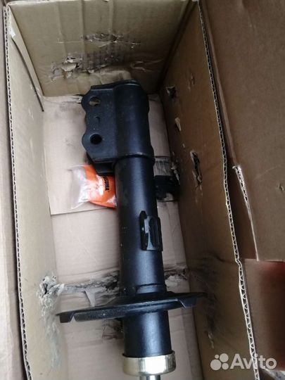 Передняя стойка амортизатора Toyota corolla