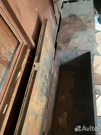 Ящик металлический под хозяйственные нужды