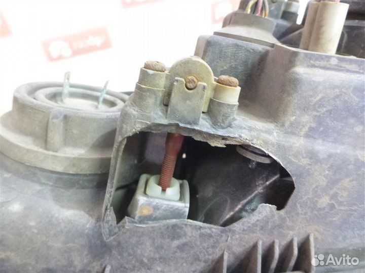 Фара передняя правая Mitsubishi Galant E52A 1800