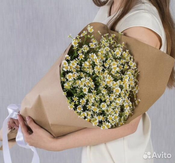 Букет из полевых ромашек в крафте