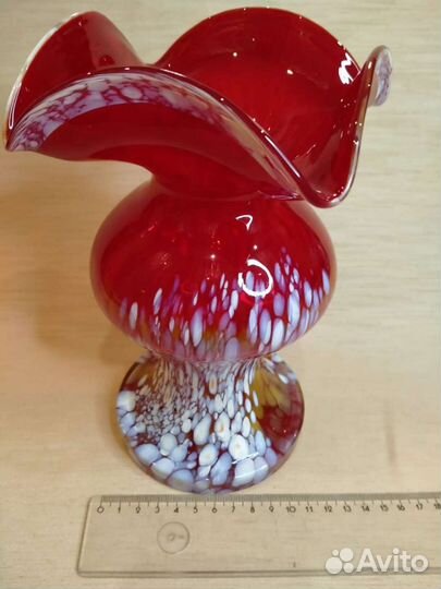 Ваза сульфидно-цинковая Красный май