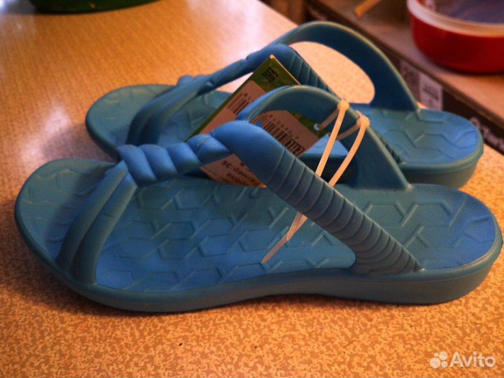 Новые сланцы, шлепанцы