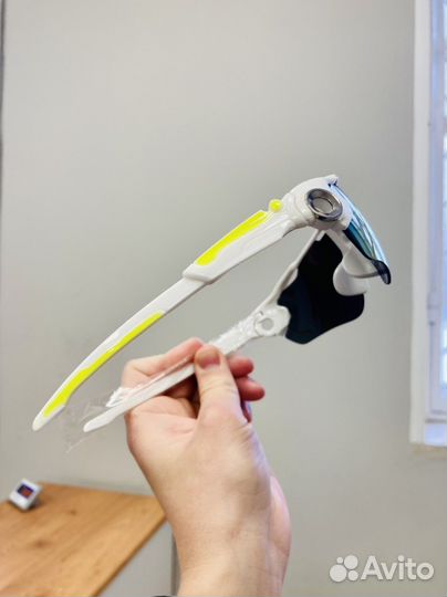 Спортивные солнцезащитные очки белые