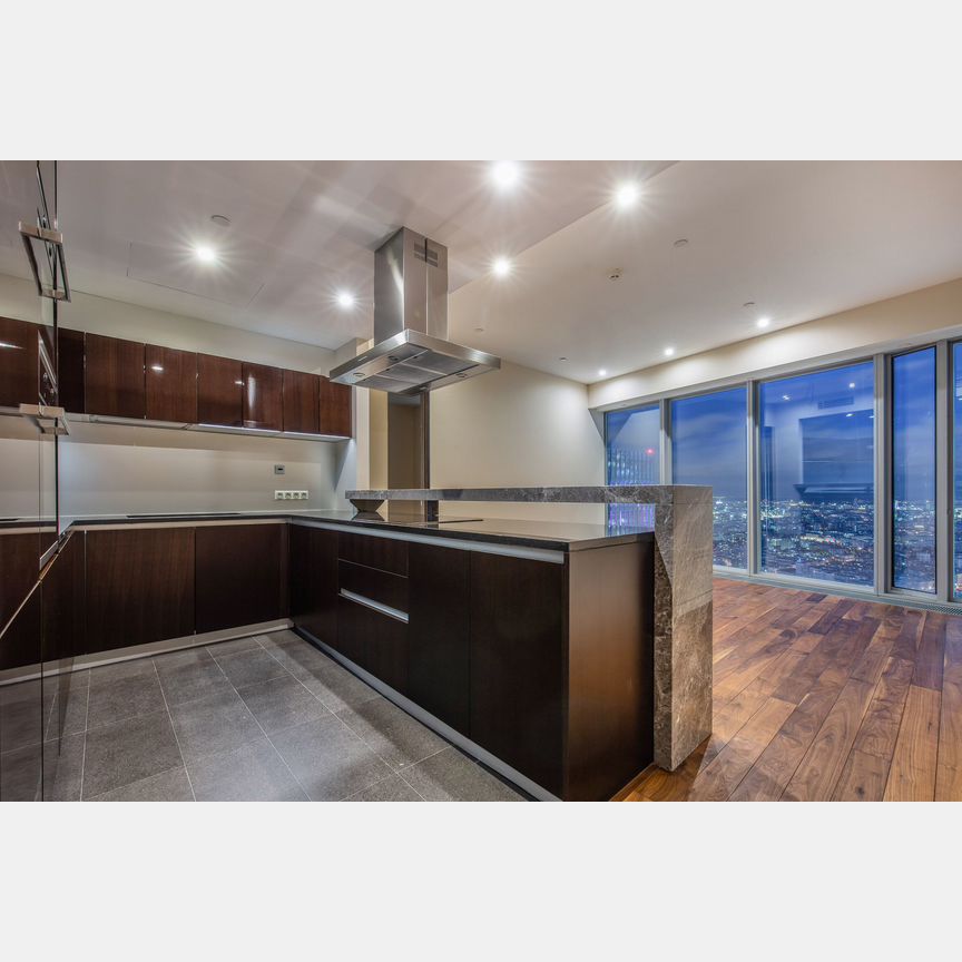 2-к. апартаменты, 80,6 м², 59/85 эт.