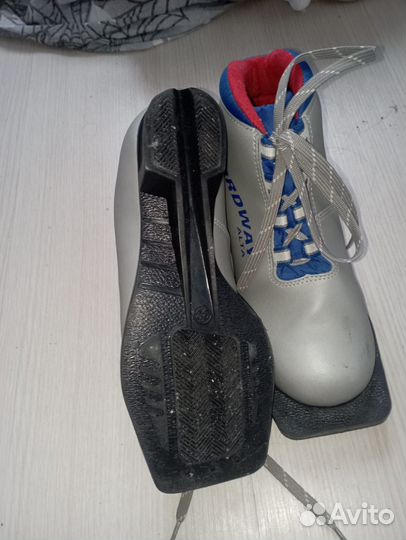 Лыжные ботинки